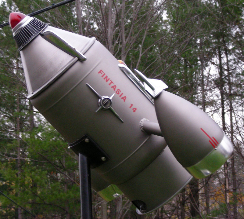 Illustration for article titled Fintasia Rocket Garden: Steve Heller’s Yard Art